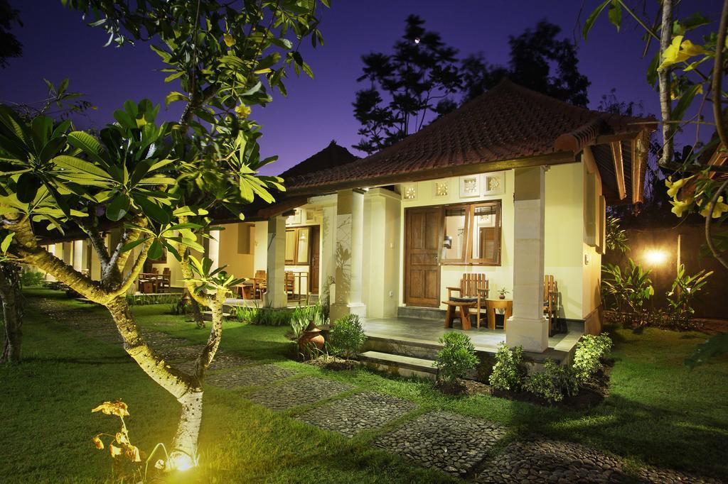 Puri Rinjani Bungalows & Hostel Kuta  Exterior photo